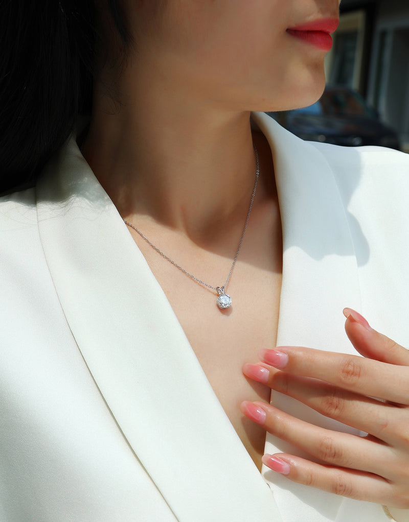 V-shaped - A Fashionable And Luxurious Diamond Jewelry Piece Set