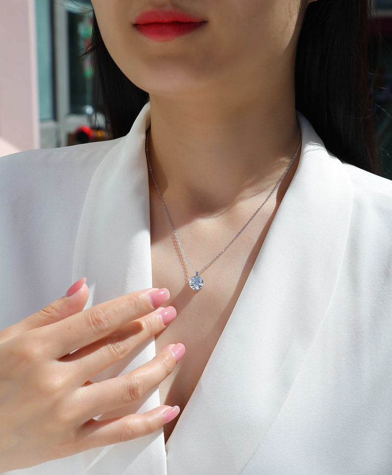 Time Lasts - A Fashionable And Luxurious Diamond Jewelry Pendant Set