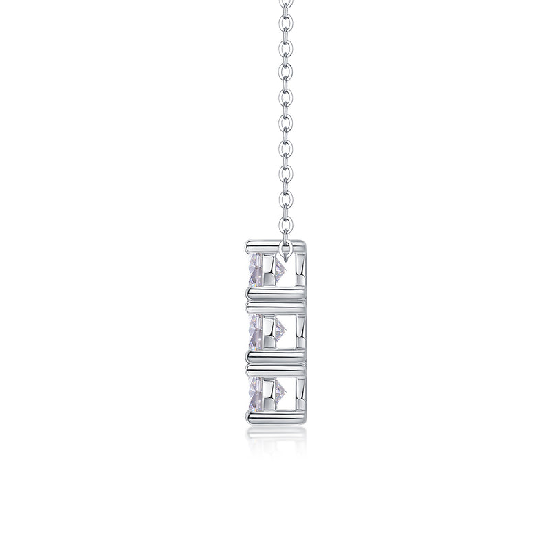 Round - A Fashionable And Luxurious Diamond Jewelry Pendant Set