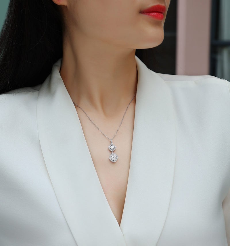 Snowy Wonderland - A Fashionable And Luxurious Diamond Jewelry Pendant Set