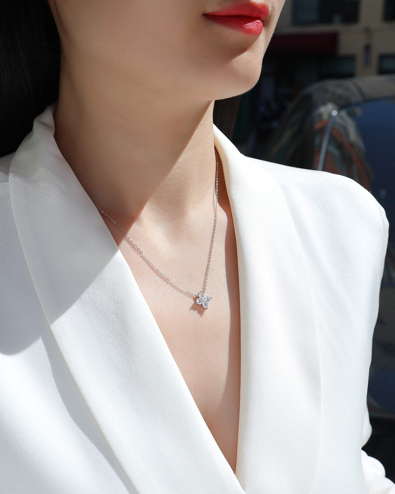 Lucky Four-leaf Clover - A Fashionable And Luxurious Diamond Jewelry Pendant Set