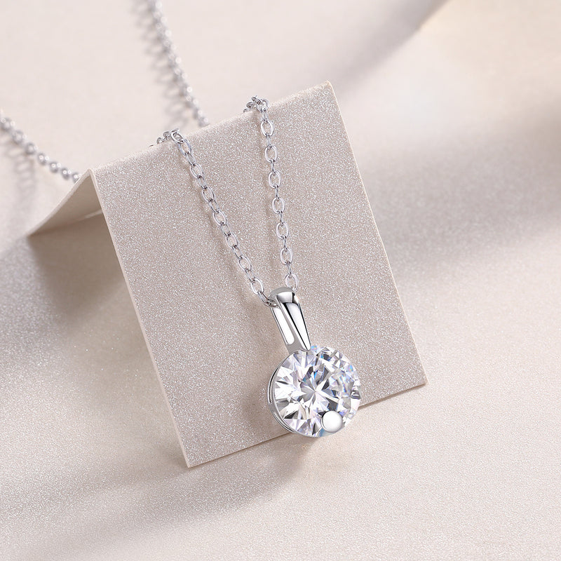 Star - A Fashionable And Luxurious Diamond Jewelry Pendant Set