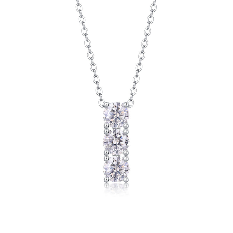 Round - A Fashionable And Luxurious Diamond Jewelry Pendant Set