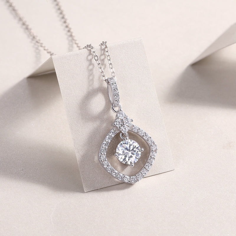 Starlight Heart-to-Heart - A Fashionable And Luxurious Diamond Jewelry Pendant Set