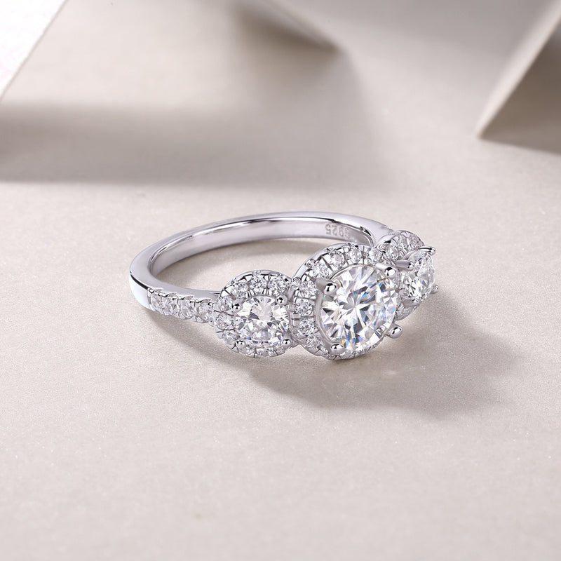 Human Warmth - A Fashionable And Luxurious Jewelry Piece Set