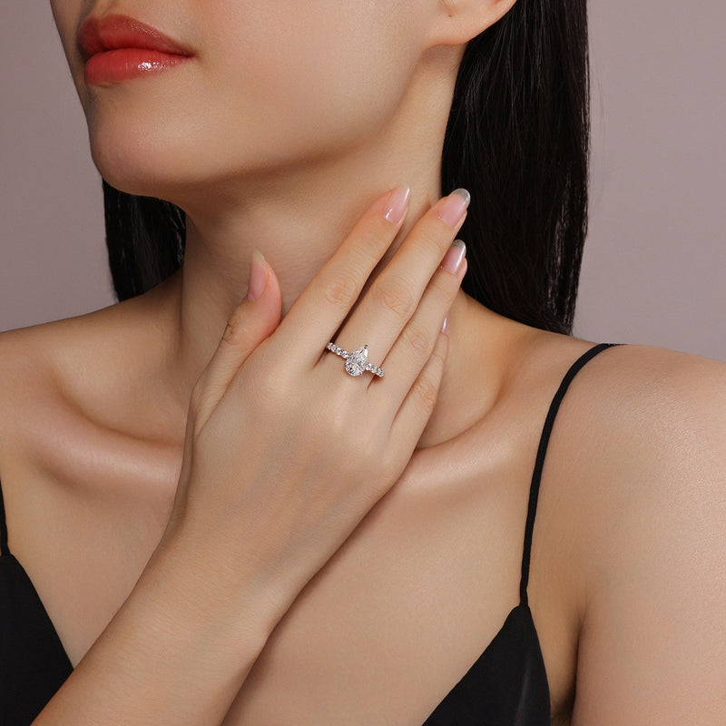 Moonlight Water Drop - A Fashionable Diamond Jewelry Piece Set