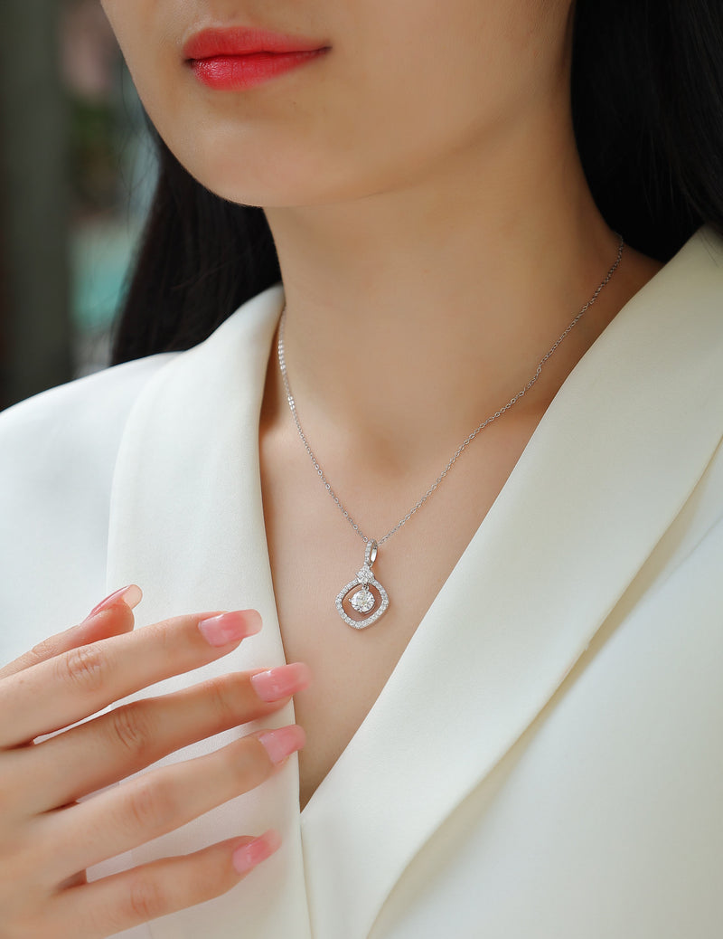 Starlight Heart-to-Heart - A Fashionable And Luxurious Diamond Jewelry Pendant Set