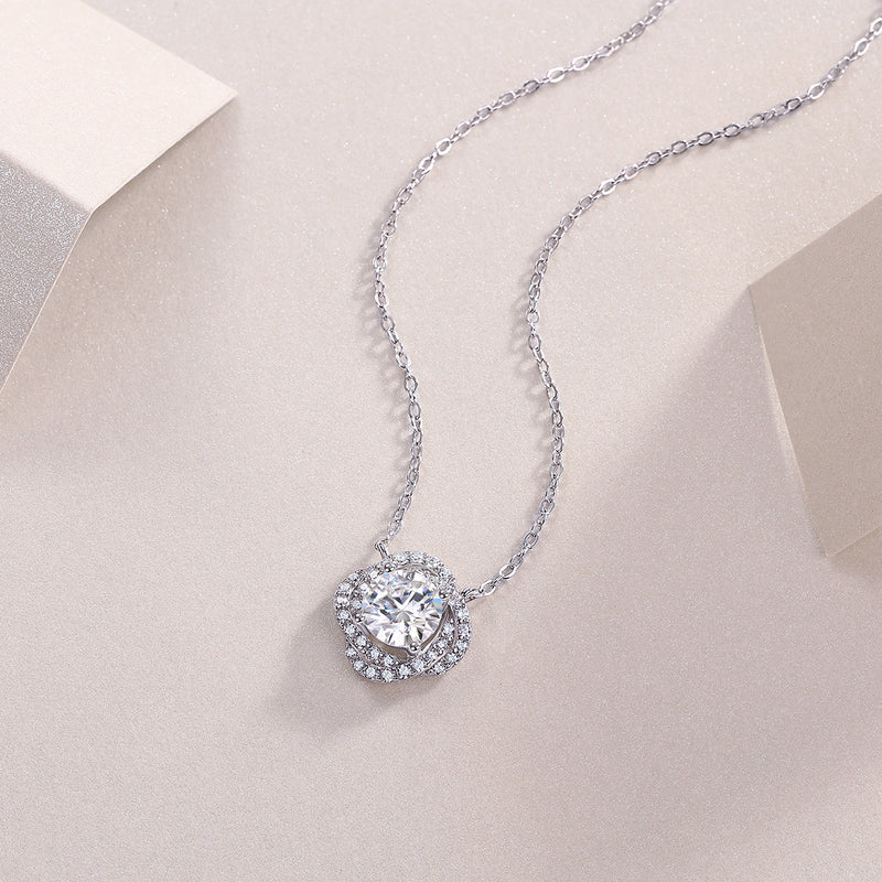 Lucky Flower - A Fashionable And Luxurious Diamond Jewelry Pendant Set