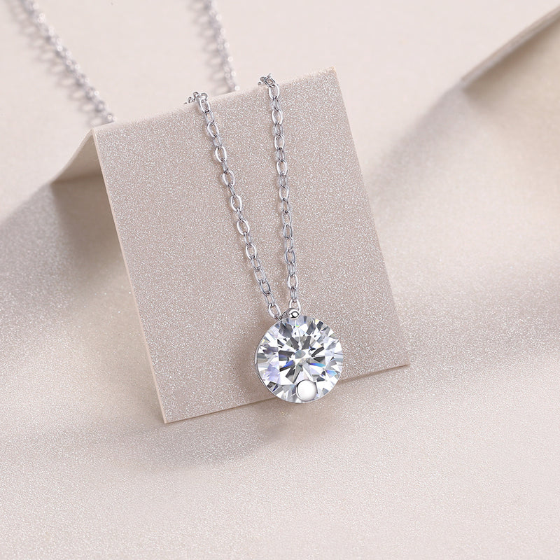 Simple Pleasure - A Fashionable And Luxurious Diamond Jewelry Pendant Set
