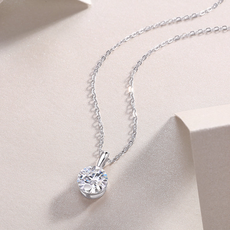 Star - A Fashionable And Luxurious Diamond Jewelry Pendant Set