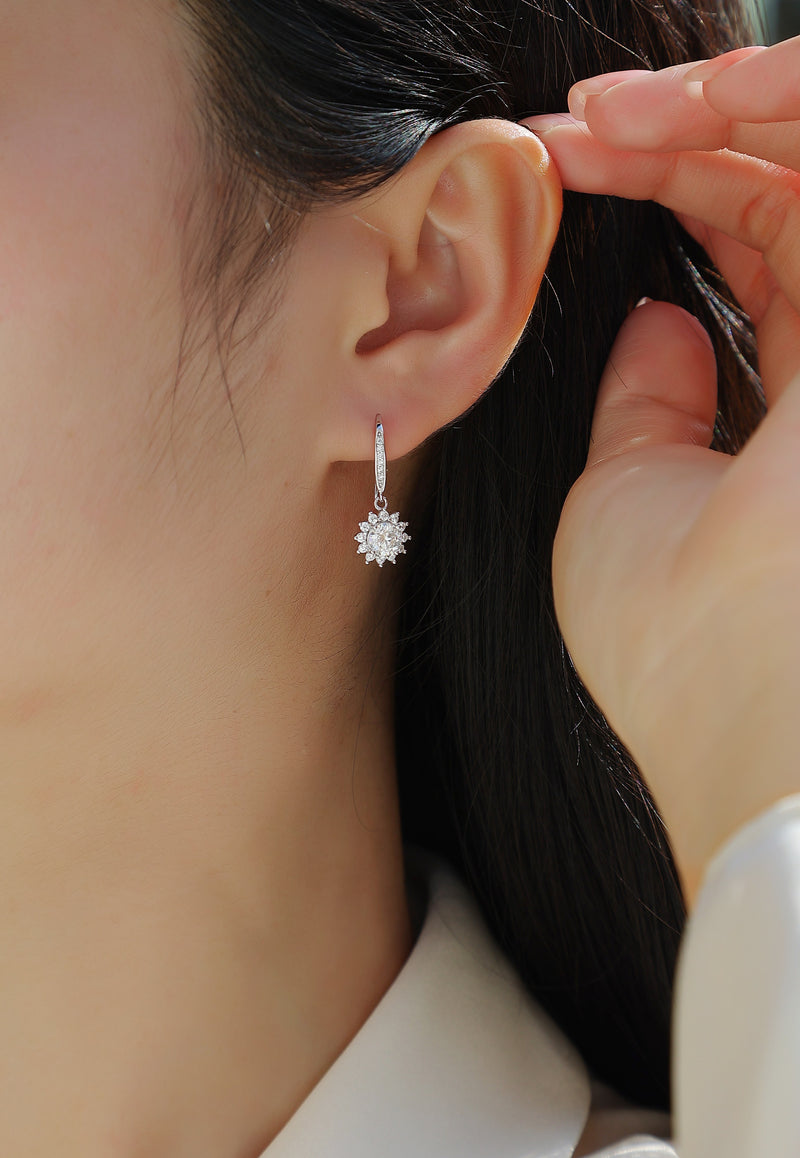 Qingcheng - A Fashionable And Luxurious Diamond Jewelry Accessory Set