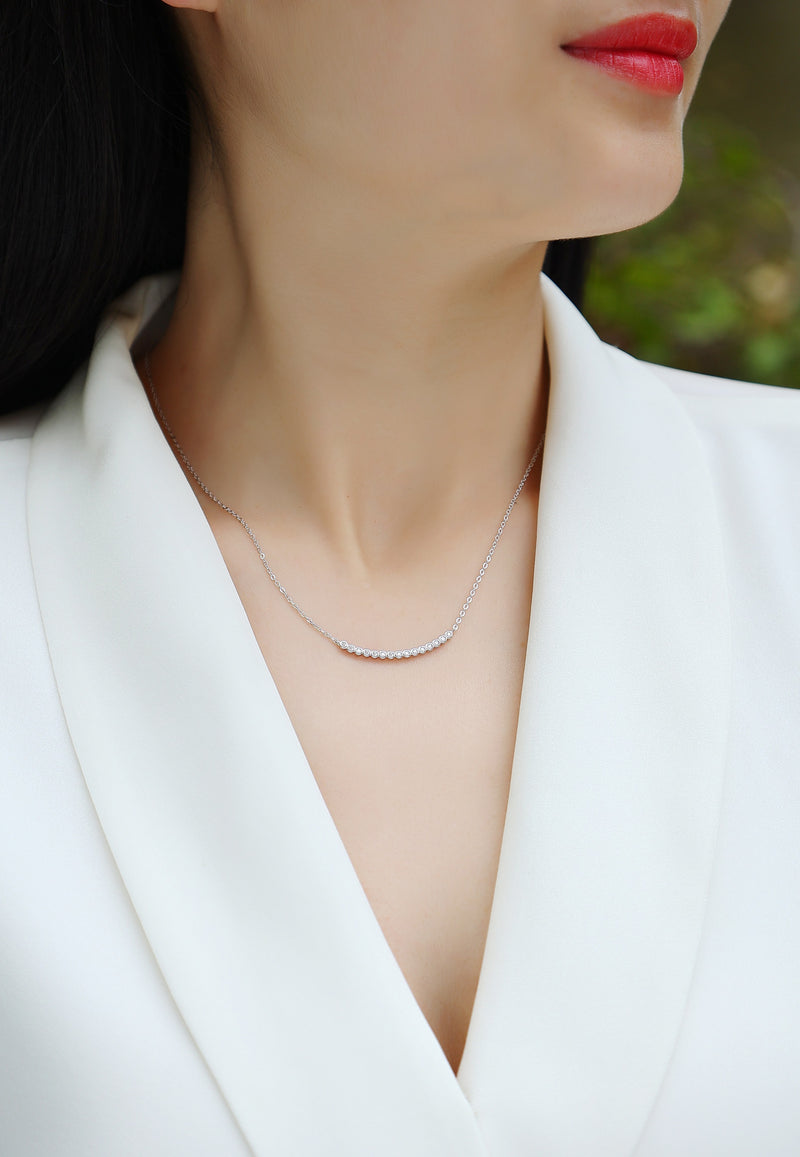 Floating World - Fashionable And Luxurious Diamond Jewelry Pendant Set