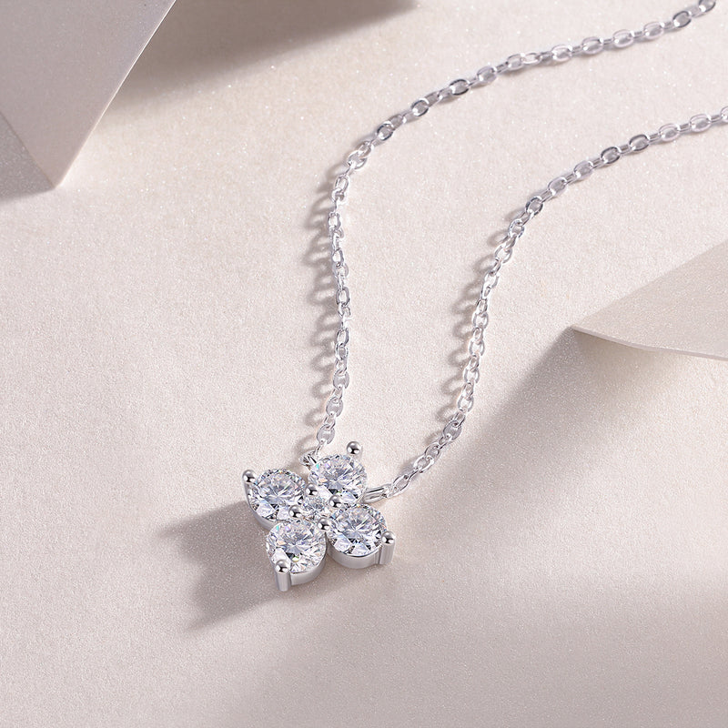 Lucky Four-leaf Clover - A Fashionable And Luxurious Diamond Jewelry Pendant Set