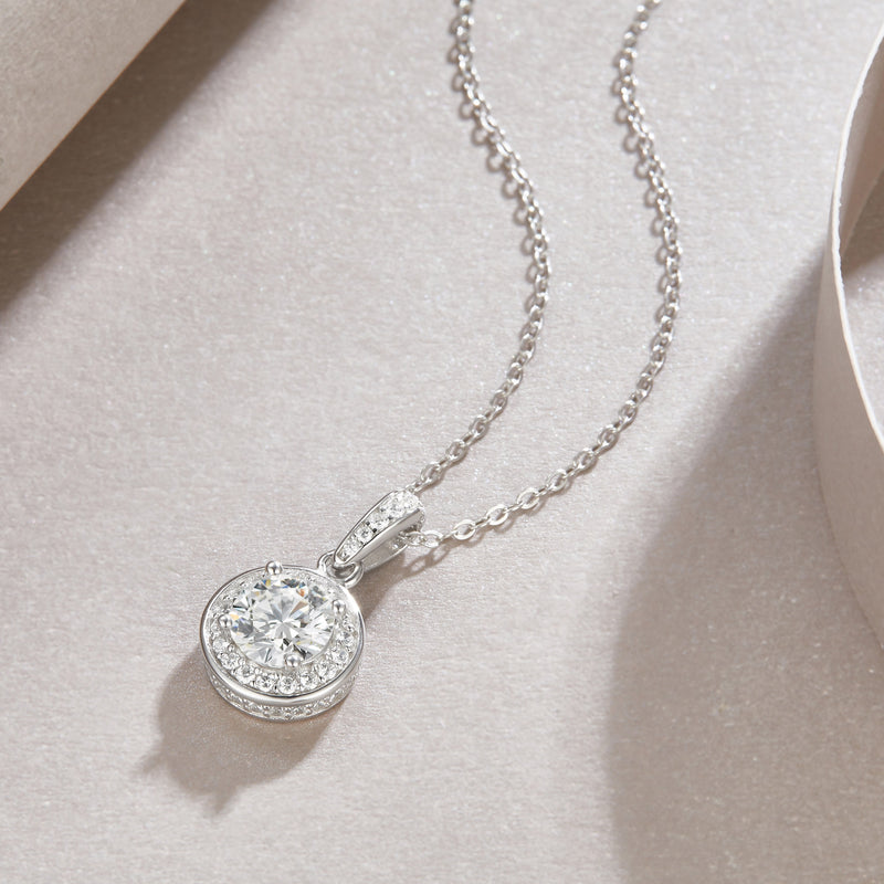 Dark Night Elf - A Fashionable And Luxurious Diamond Jewelry Pendant Set