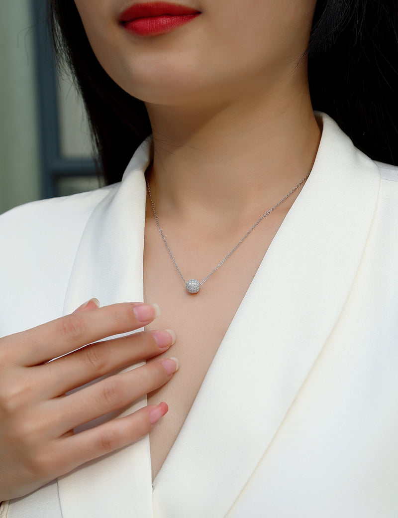 Meet At This Moment - A Fashionable And Luxurious Diamond Jewelry Pendant Set