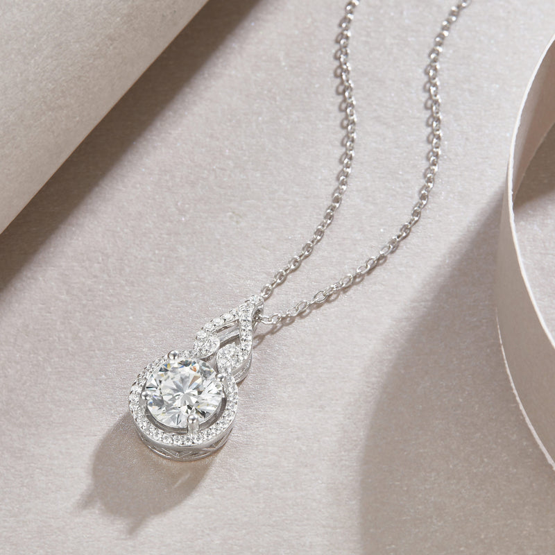 Curve - A Fashionable And Luxurious Diamond Jewelry Pendant Set