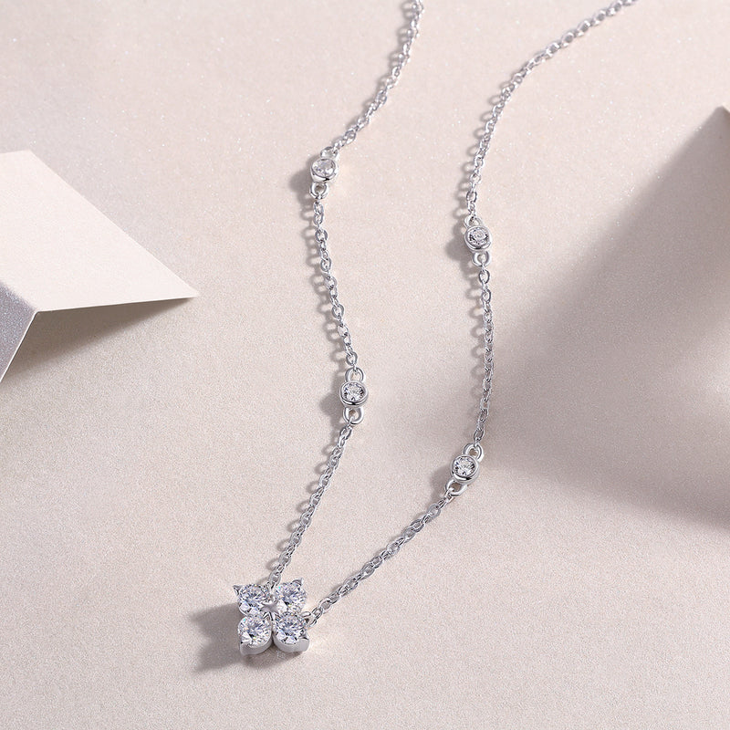 Radiant Star - A Fashionable And Luxurious Diamond Jewelry Pendant Set