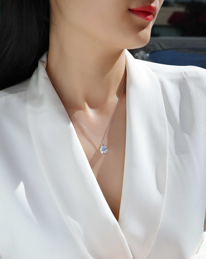 Time Lasts - A Fashionable And Luxurious Diamond Jewelry Pendant Set