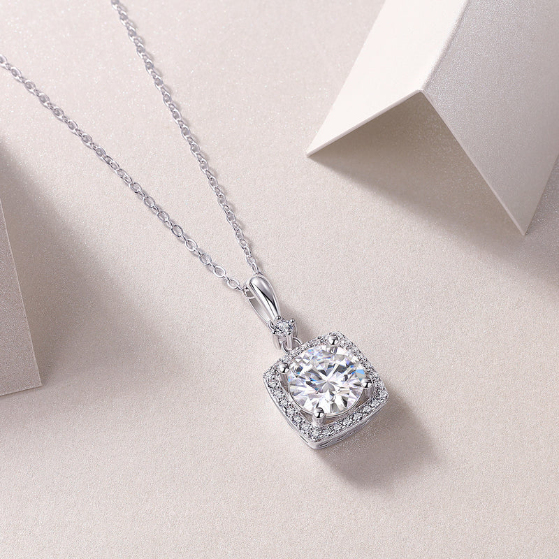 Innocence - A Fashionable And Luxurious Diamond Jewelry Piece Set