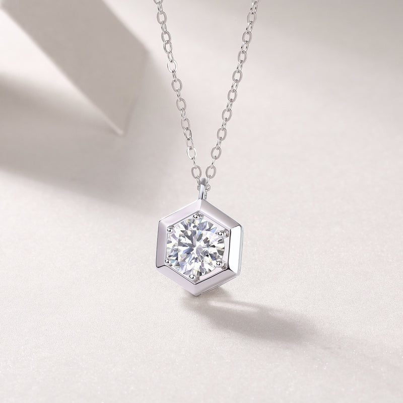 Geometric - A Fashionable And Luxurious Diamond Jewelry Pendant Set