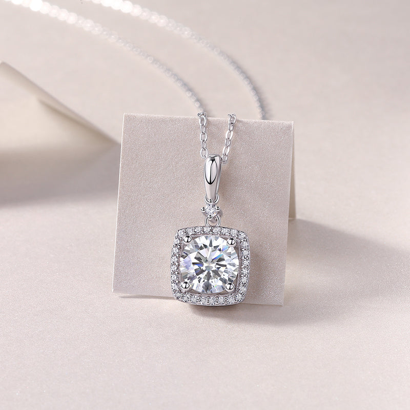 Innocence - A Fashionable And Luxurious Diamond Jewelry Piece Set