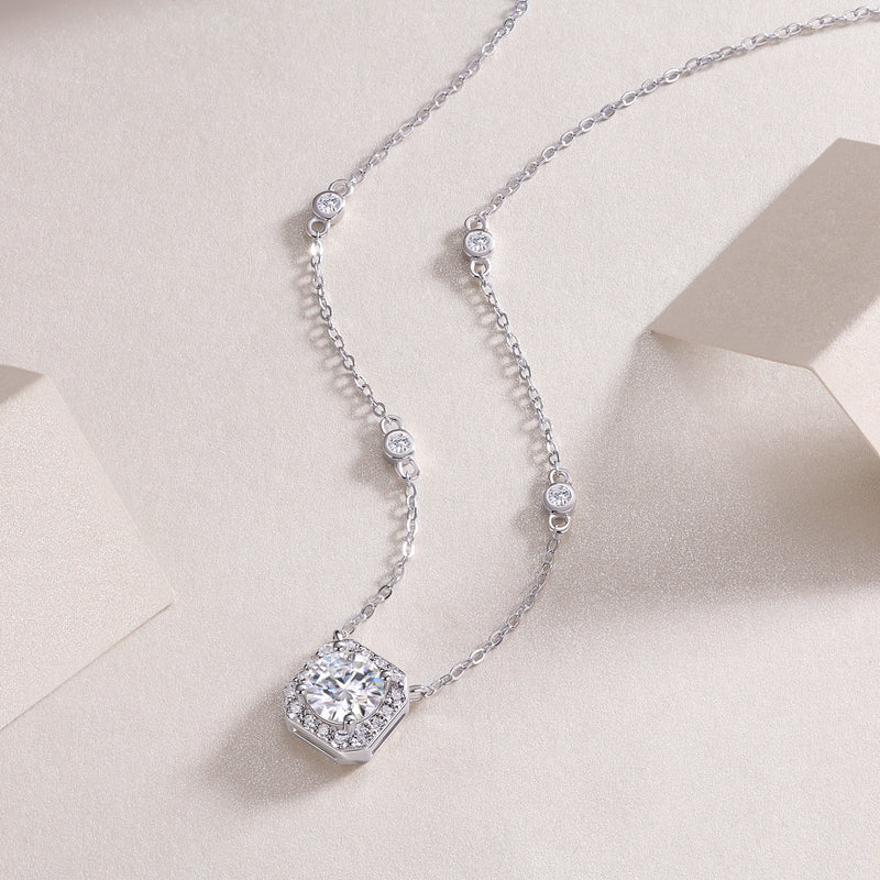 Flower Love - A Fashionable And Luxurious Diamond Jewelry Pendant Set