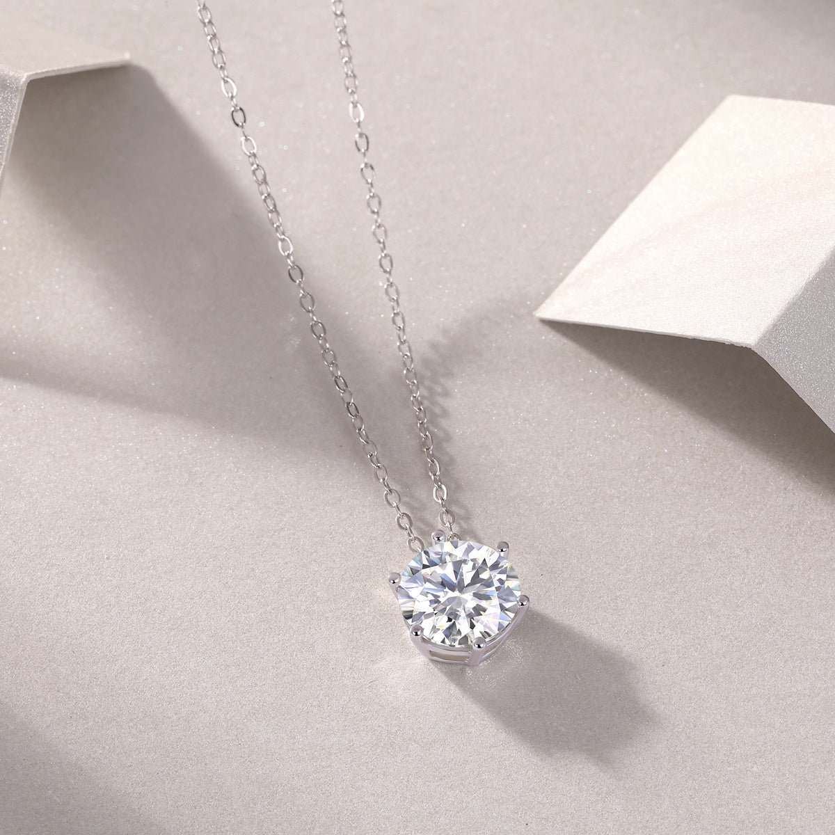Afternoon Rose - A Fashionable And Luxurious Diamond Jewelry Pendant Set