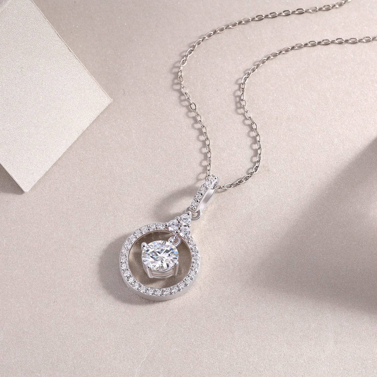 Love Ring - A Fashionable And Luxurious Diamond Jewelry Pendant Set