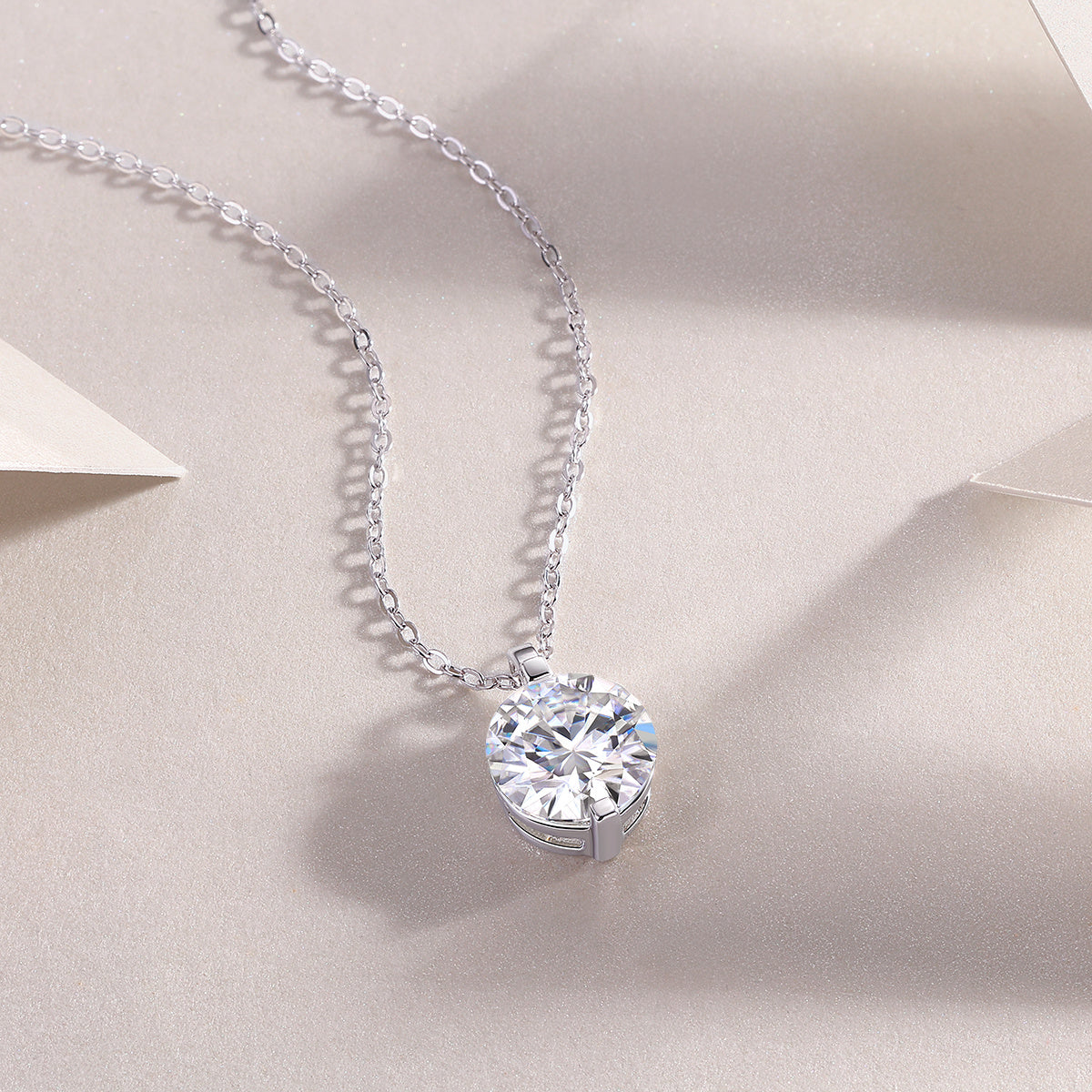 Time Lasts - A Fashionable And Luxurious Diamond Jewelry Pendant Set