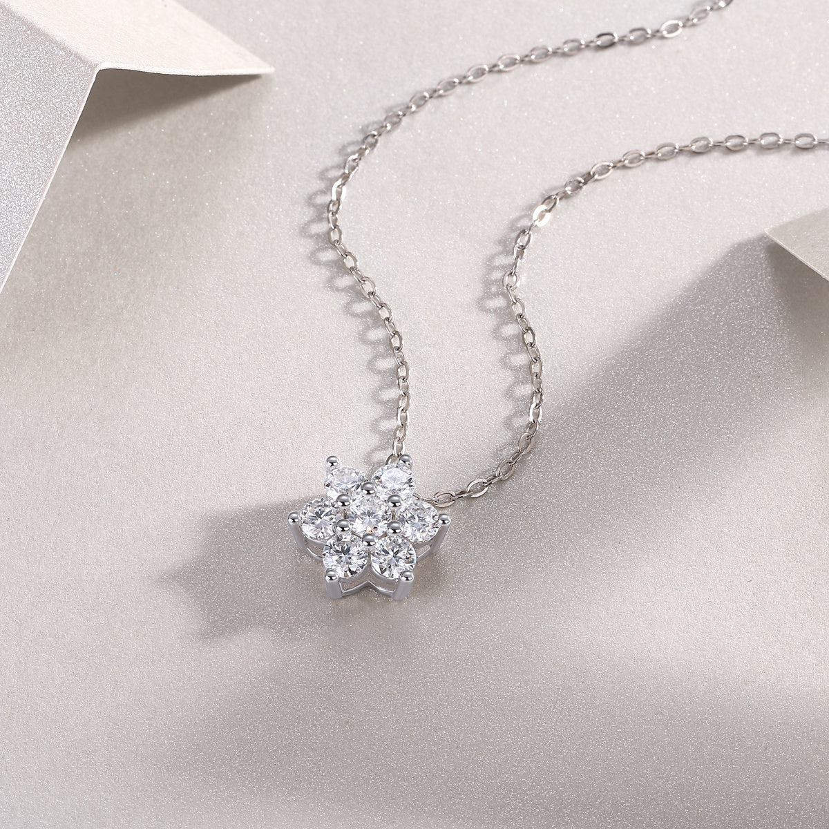 Snowflakes Fluttering - A Fashionable And Luxurious Diamond Jewelry Pendant Set