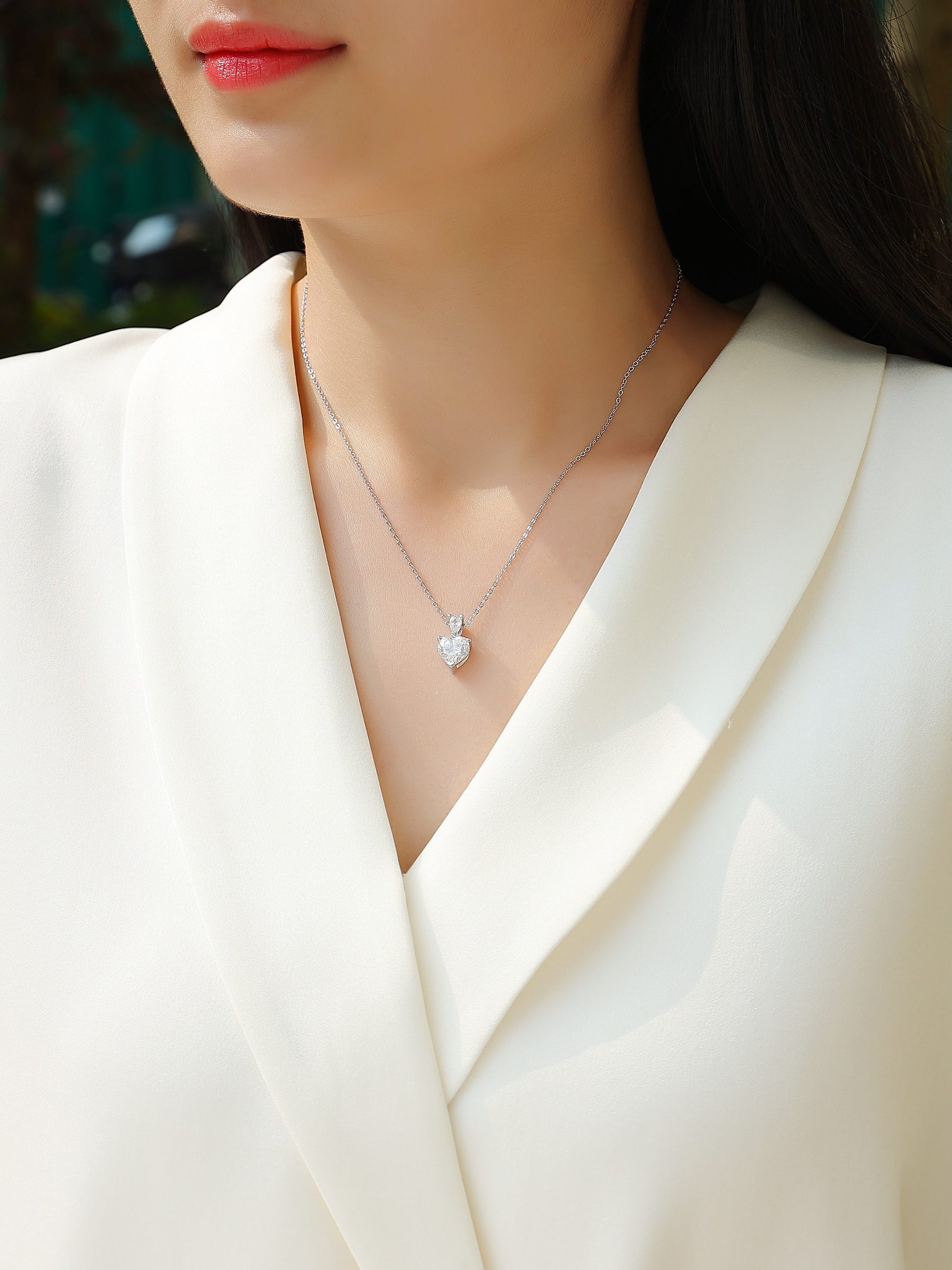 The Beloved Of The Heart - A Fashionable And Luxurious Diamond Jewelry Pendant Set