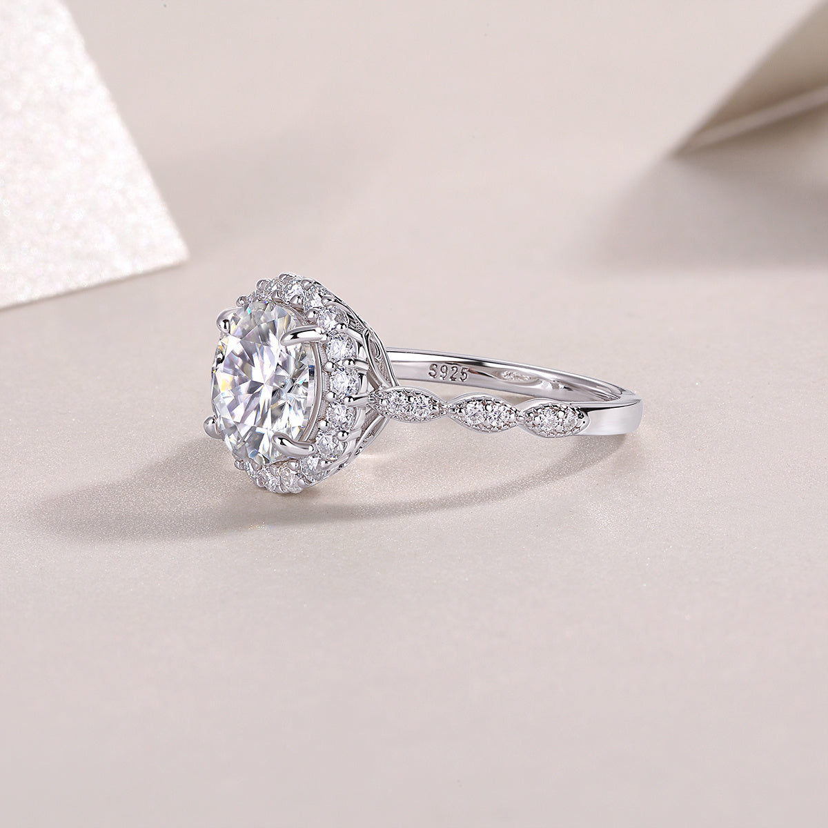 Starlight Shining - A Fashionable Jewelry Ring Set