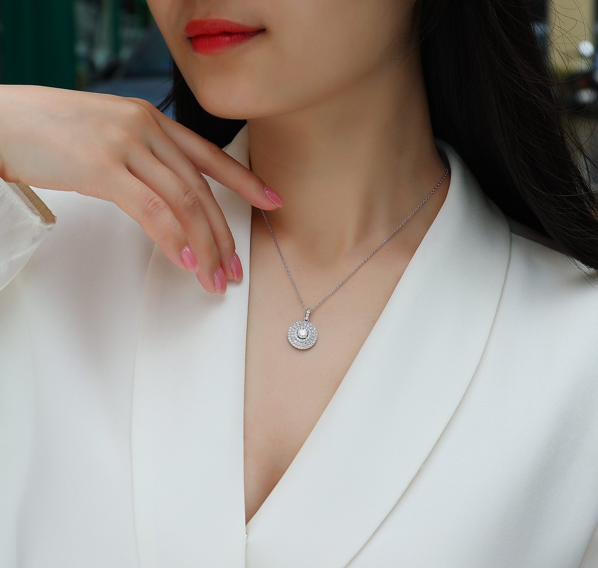 White Dune - A Fashionable And Luxurious Diamond Jewelry Pendant Set