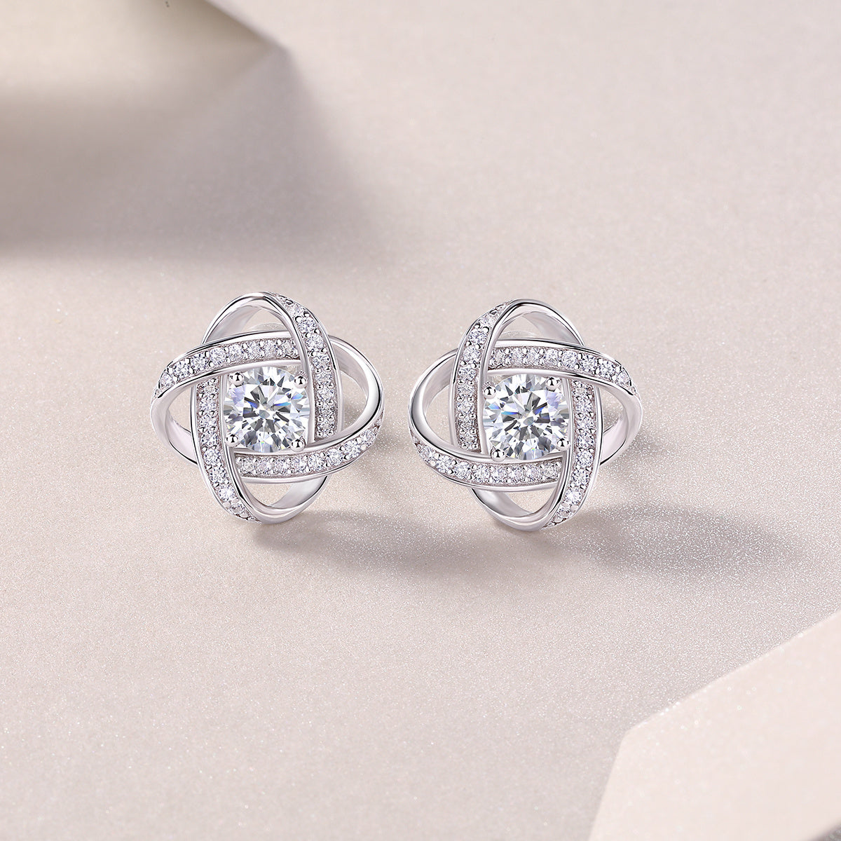 Hope Beam - A Fashionable And Luxurious Diamond Jewelry Piece Set