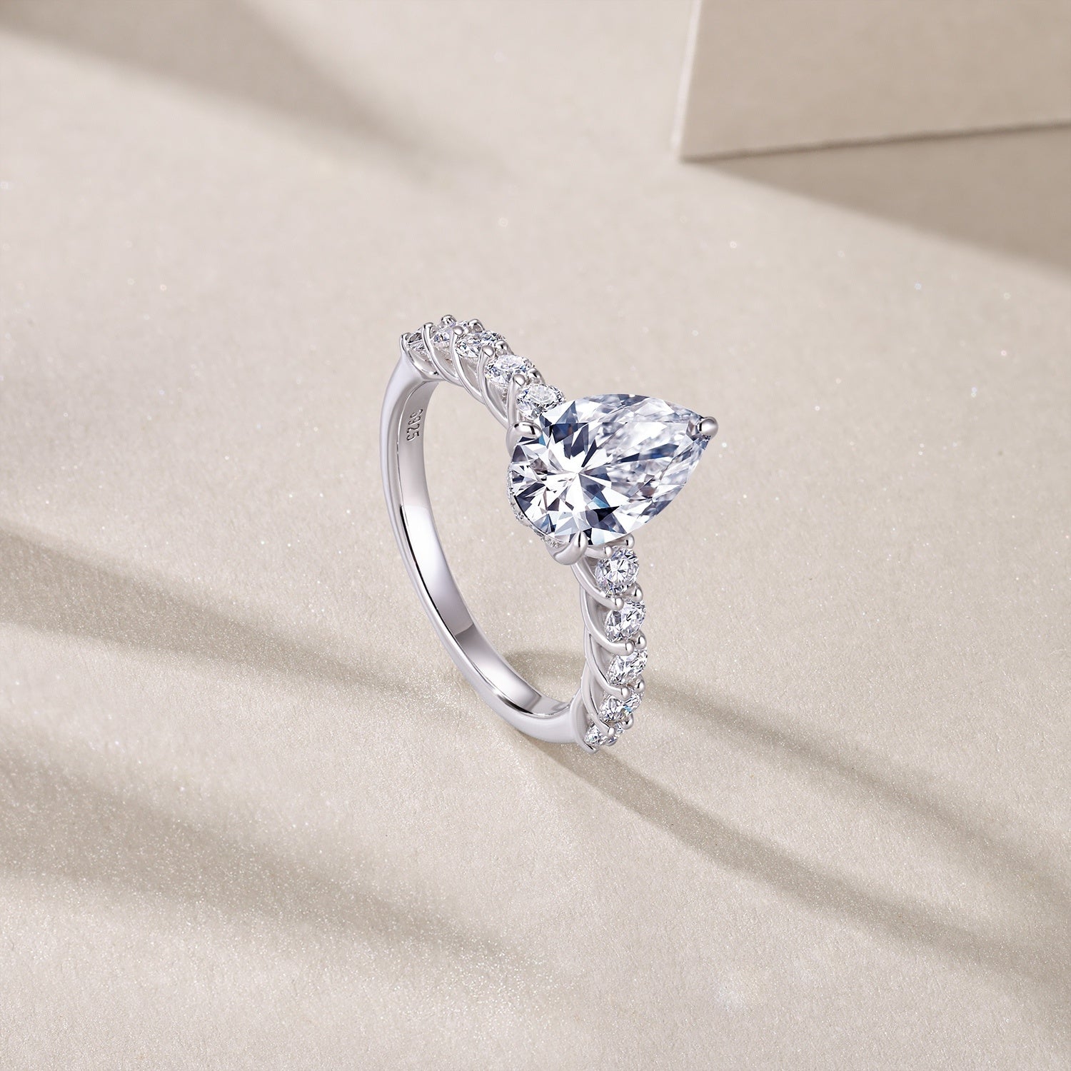 Moonlight Water Drop - A Fashionable Diamond Jewelry Piece Set