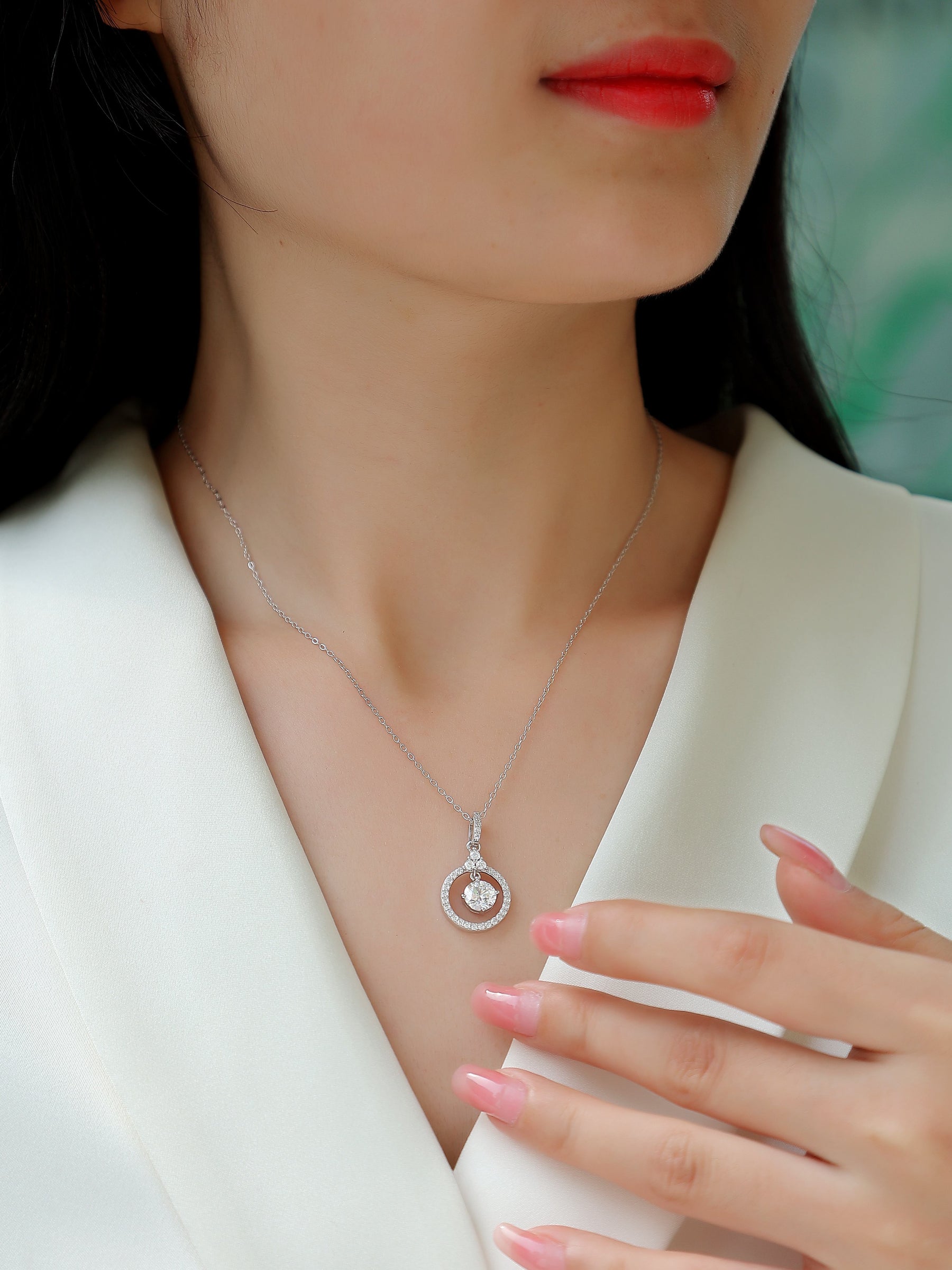 Love Ring - A Fashionable And Luxurious Diamond Jewelry Pendant Set
