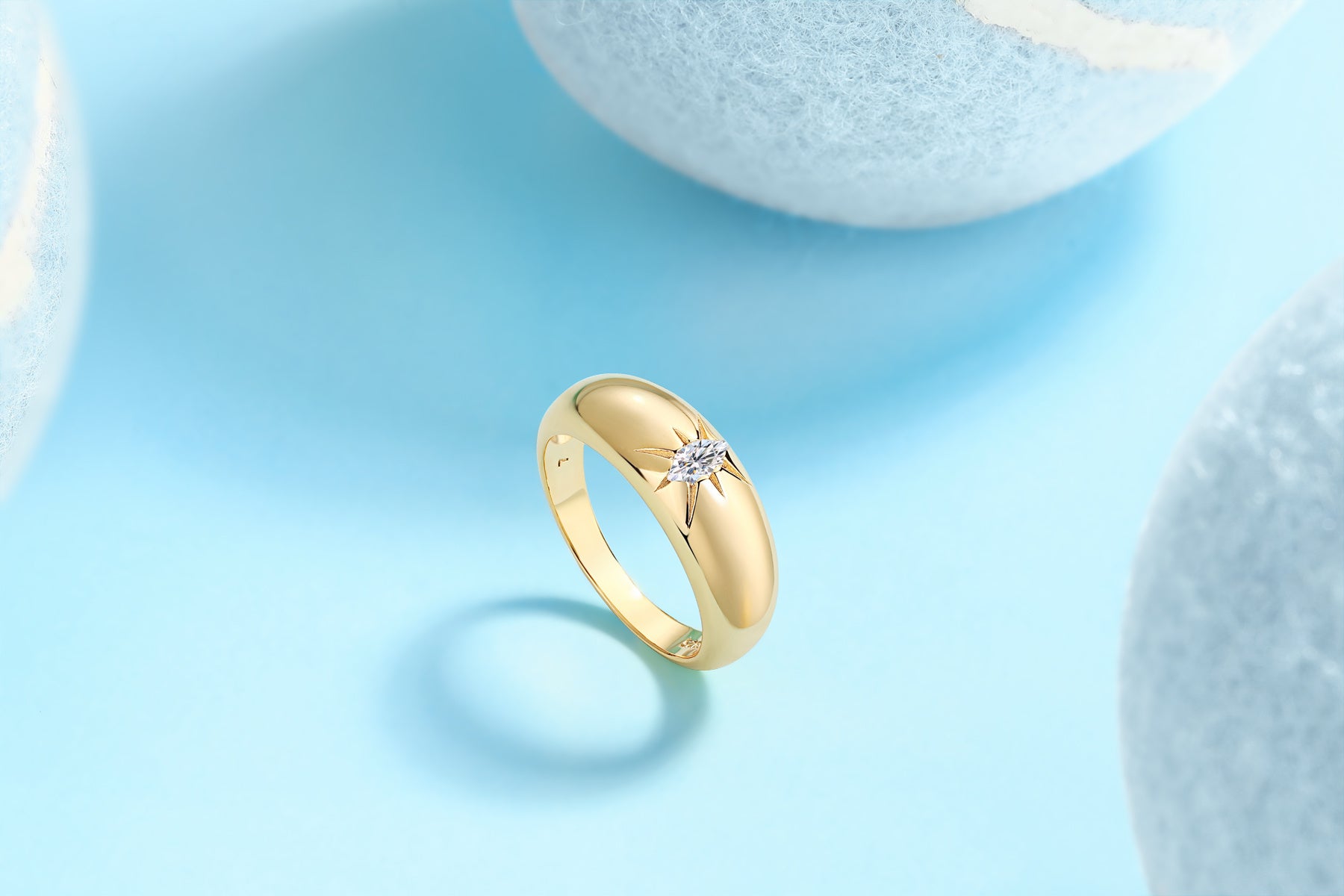 Eight-prong Radiance - A Fashionable And Luxurious Jewelry Piece Set