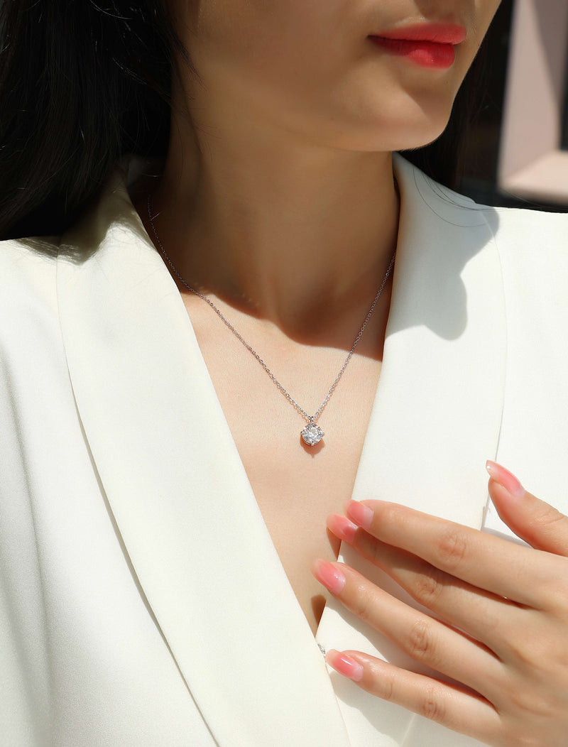 Round And Smooth - A Fashionable And Luxurious Diamond Jewelry Piece Set
