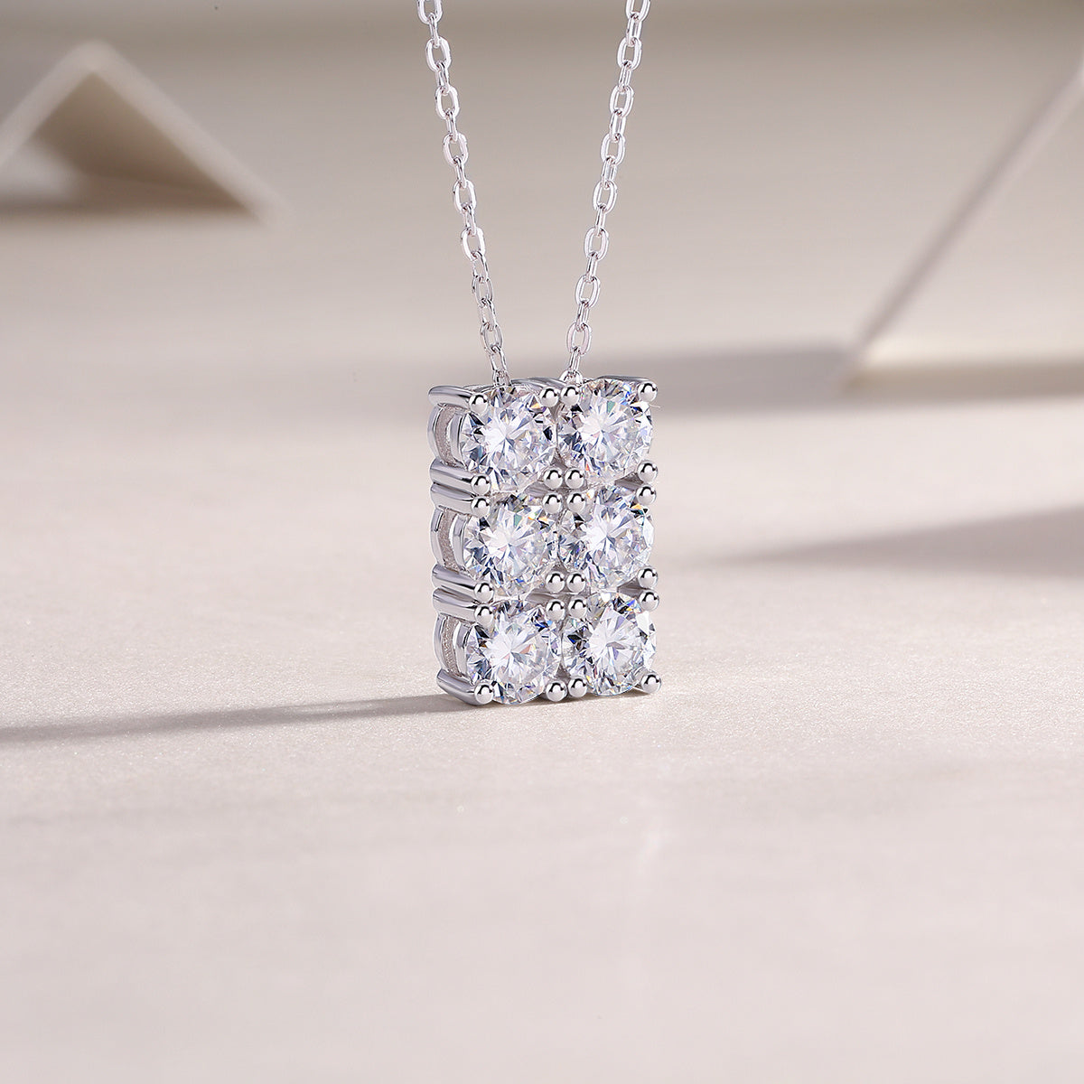 Grand Round - A Fashionable And Luxurious Diamond Jewelry Piece Set