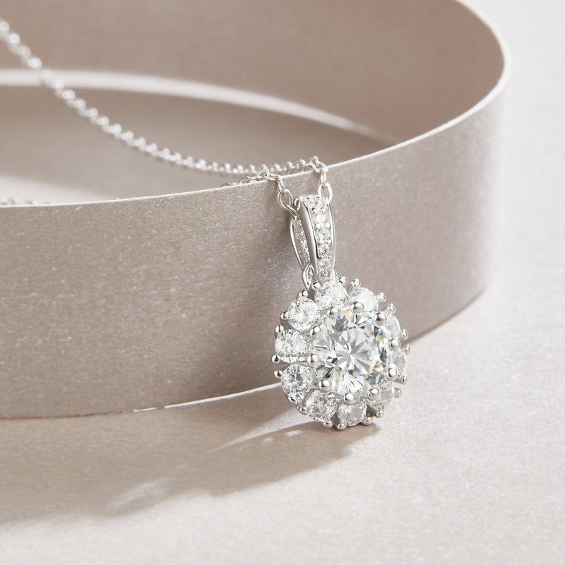 Blossom - A Fashionable And Luxurious Diamond Jewelry Pendant Set