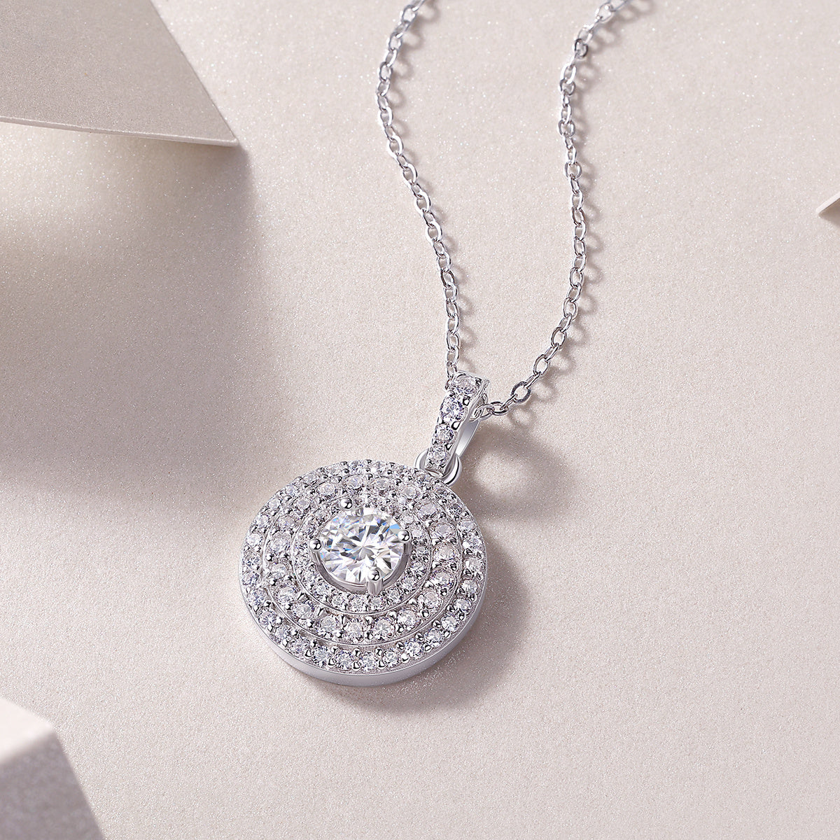 White Dune - A Fashionable And Luxurious Diamond Jewelry Pendant Set