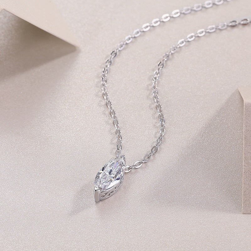 A Fashionable Jewelry Pendant Set