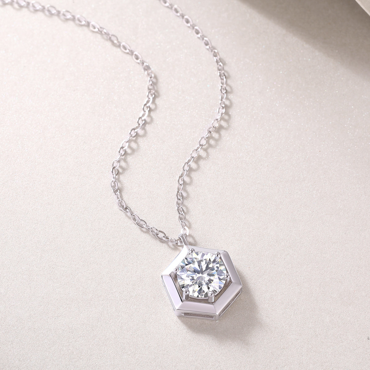 Geometric - A Fashionable And Luxurious Diamond Jewelry Pendant Set