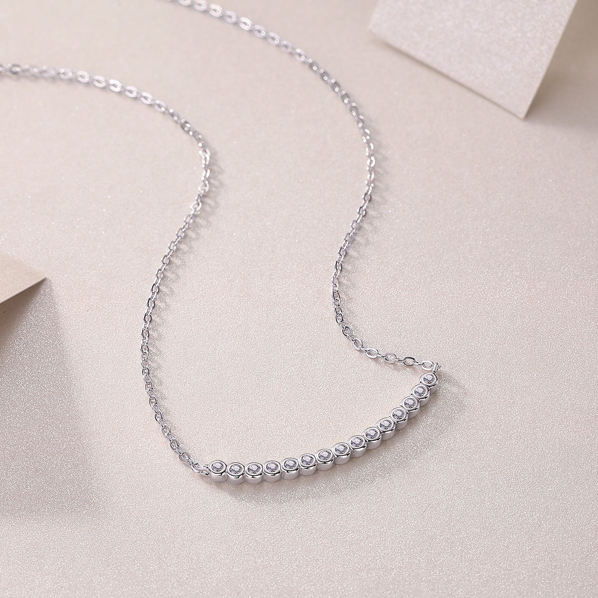 Floating World - Fashionable And Luxurious Diamond Jewelry Pendant Set