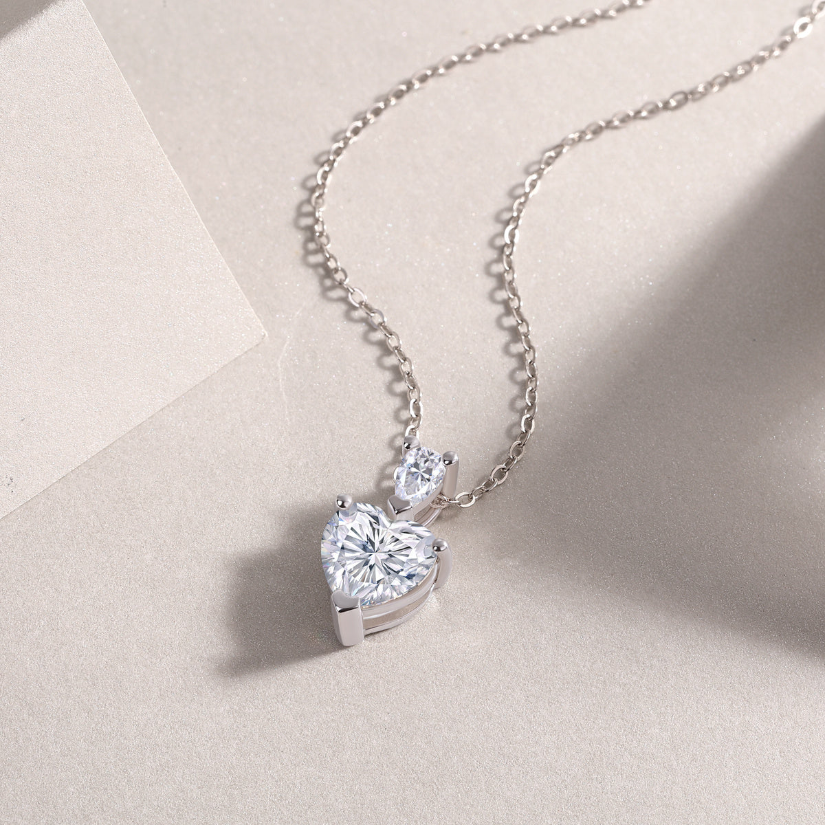 The Beloved Of The Heart - A Fashionable And Luxurious Diamond Jewelry Pendant Set