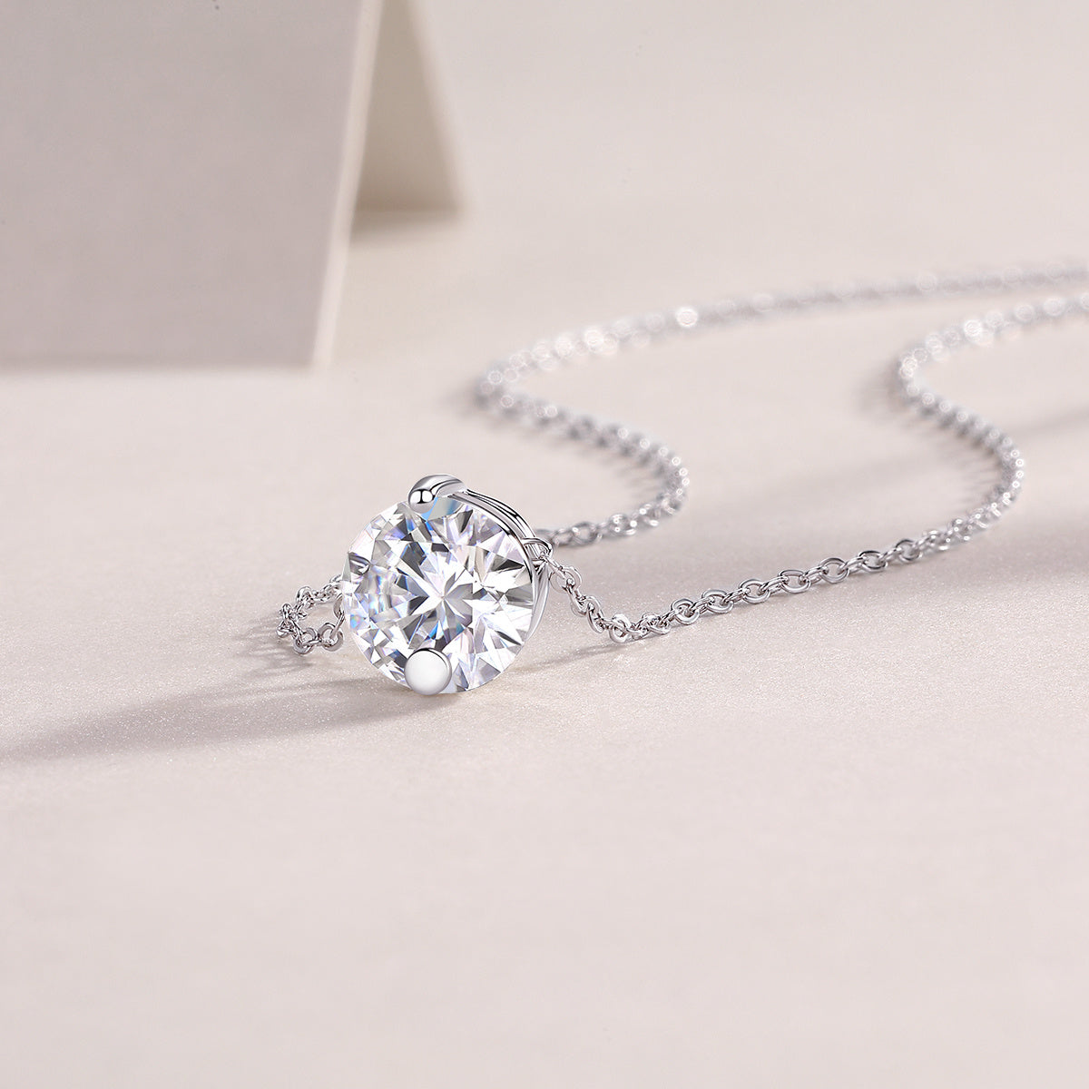 Simple Pleasure - A Fashionable And Luxurious Diamond Jewelry Pendant Set