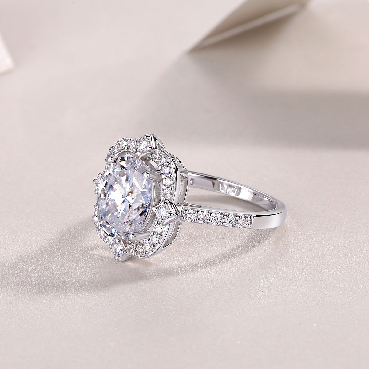 Camellia - A Fashionable Jewelry Ring Set