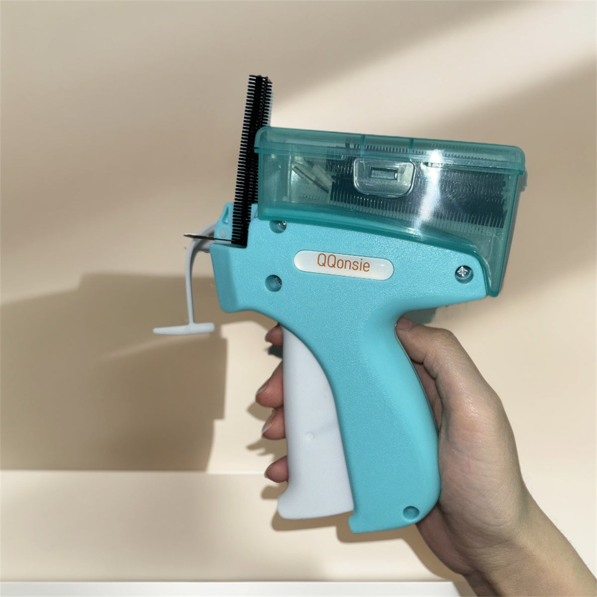 1 Count Handheld Tag Attacher Gun With 5 Counts Needles & 1000pcs Barbs Fasteners