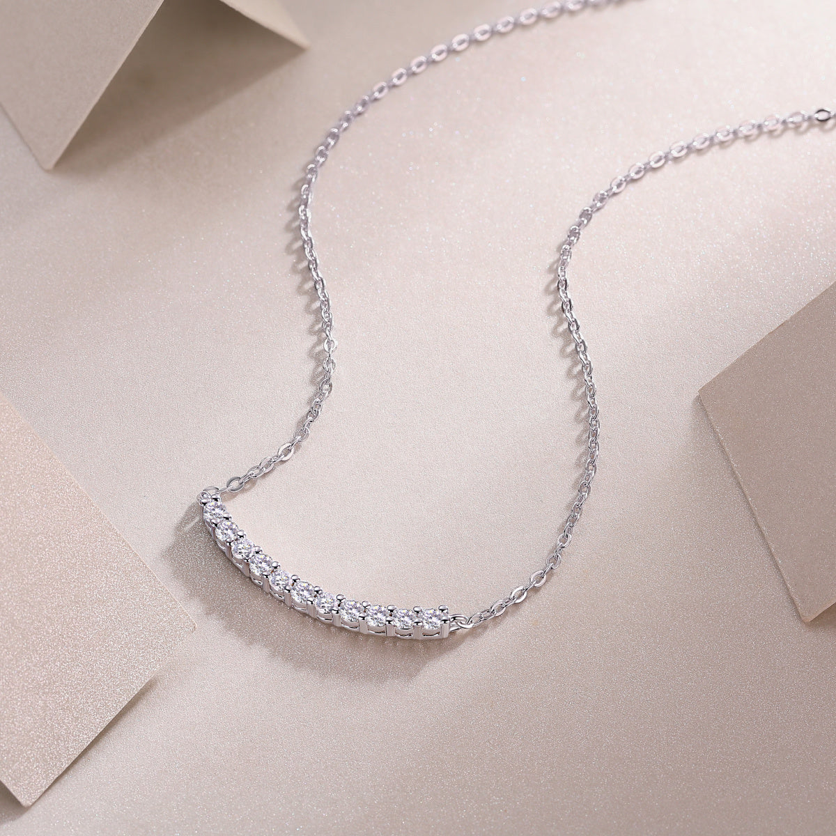 Relaxed Feel - A Fashionable And Luxurious Diamond Jewelry Pendant Set