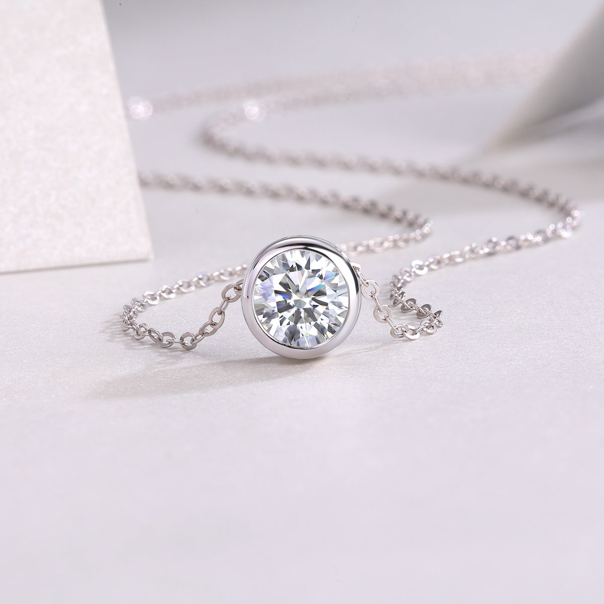 Purity - A Fashionable And Luxurious Diamond Jewelry Pendant Set